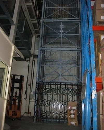 GOODS LIFT