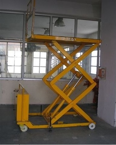 SCISSOR LIFT